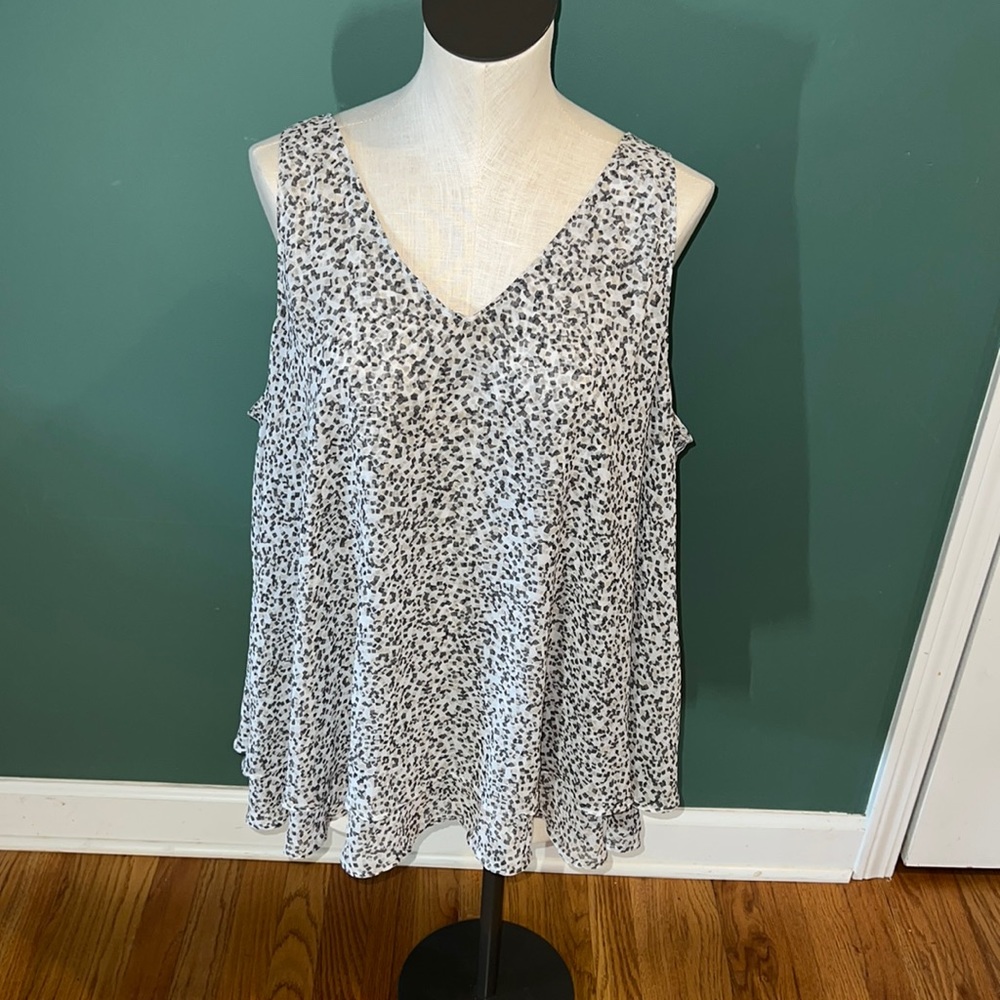 ❄️Women’s Lane Bryant sleeveless top size 22‎